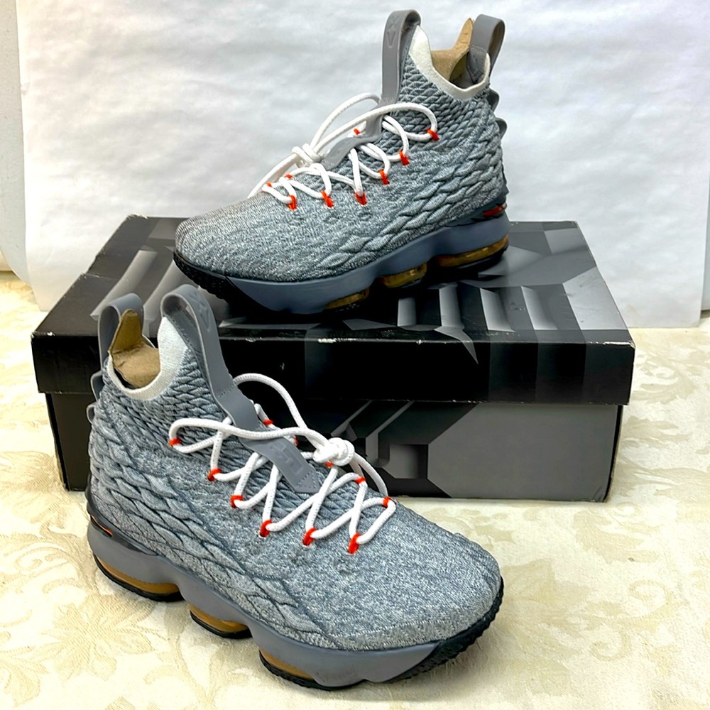 Nike LEBRON XB GS boys size 6 youth brand new in the box!